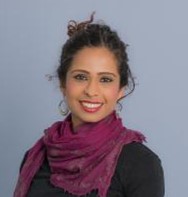 Head and shoulders picture of Yamini Narayanan smiling